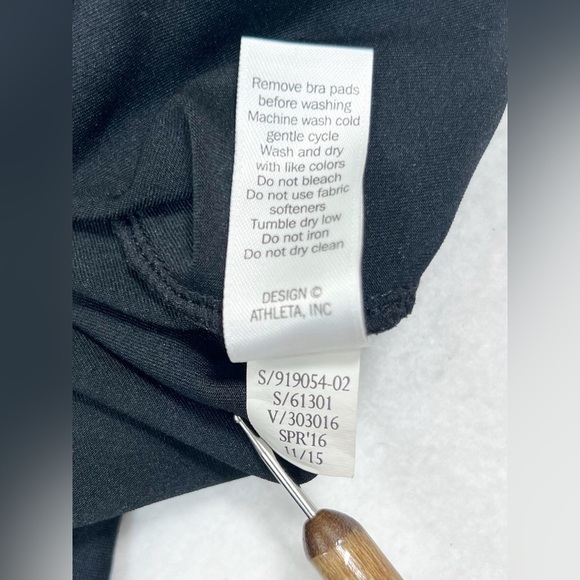 ATHLETA Black Tinker Tank Built in Bra Cinched Bottom Activewear Yoga Size Small - Picture 9 of 11